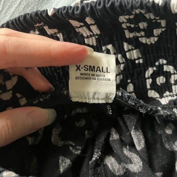 Lucy & Yak Black and White Floral Print Kia Trousers - Picture 8 of 8